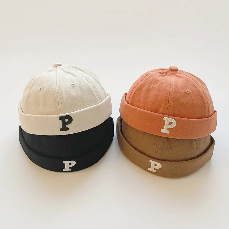 Vintage bokstav (P), Bbroderade baby brättelös hatt