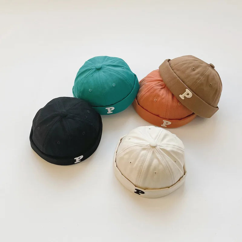 Vintage bokstav (P), Bbroderade baby brättelös hatt